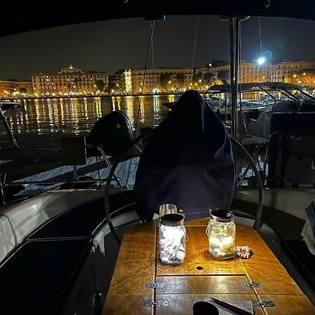 Charming Sailing Boat - Le Dimore Di Ines Bateau-hôtel *