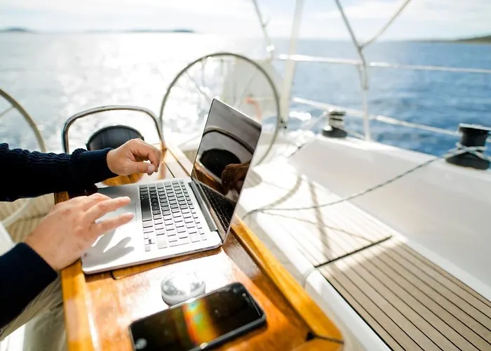 Charming Sailing Boat - Le Dimore Di Ines Botel Bari