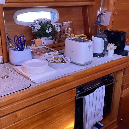 Charming Sailing Boat - Le Dimore Di Ines Bådhotel Bari