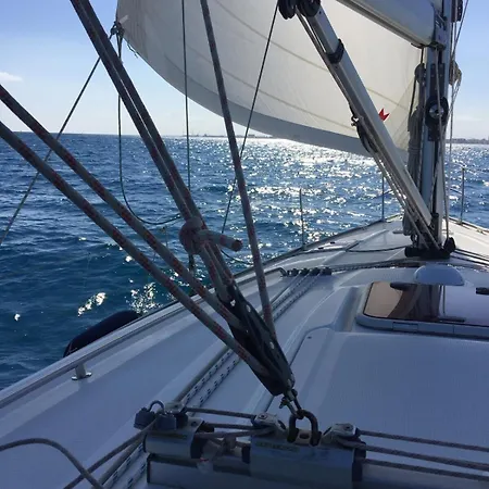 Charming Sailing Boat - Le Dimore Di Ines Úszó hotel